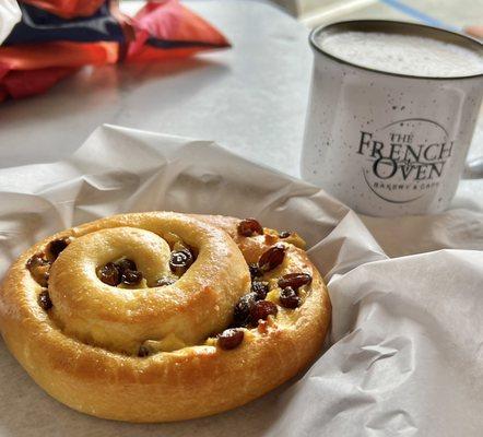 Raisin brioche and a latte.