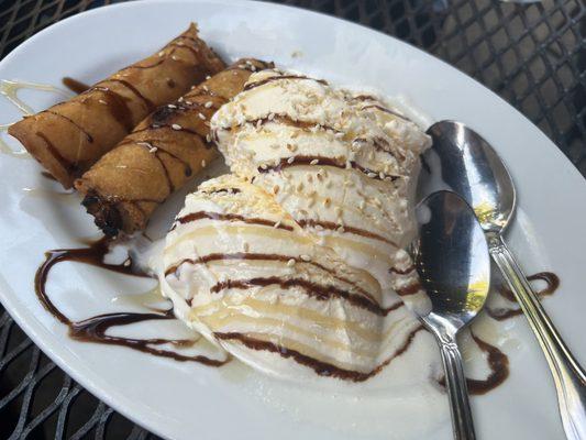 Fried bananas and ice cream