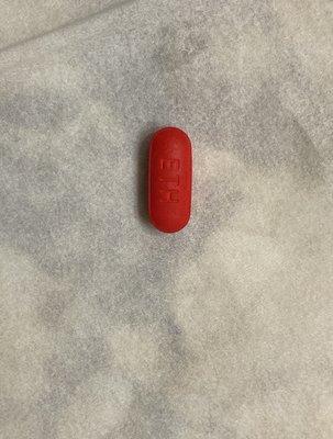 This is the red pill she found under the bed. It is a 500mg Excedrin pill.