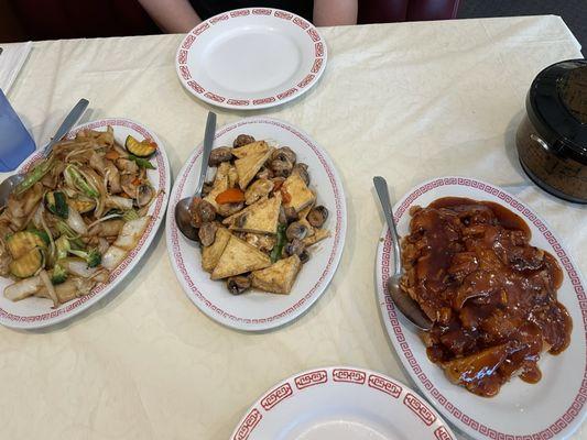 Veggie chow fun, tofu/mushroom, mandarin fried chicken