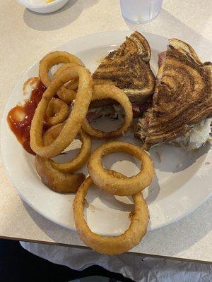 Reuben and rings. Couldn't finish it due to poor quality. Great Value onion rings?