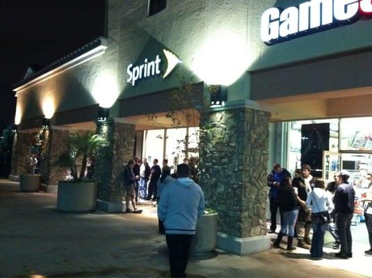 Battle Field 3 midnight launch line around the building