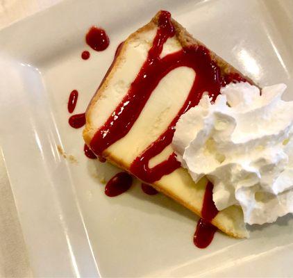 Cheesecake with raspberry coulis