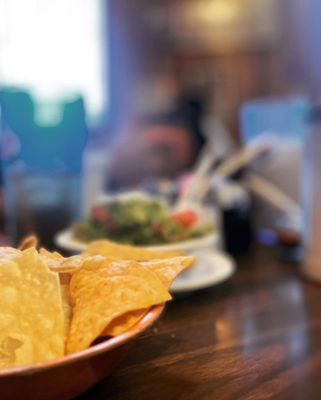 Small guacamole with chips