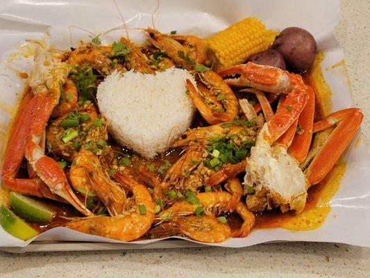 Snow crab and shrimp platter. Super fresh and good quality seafood.  Also includes red boiled potato, rice and corn