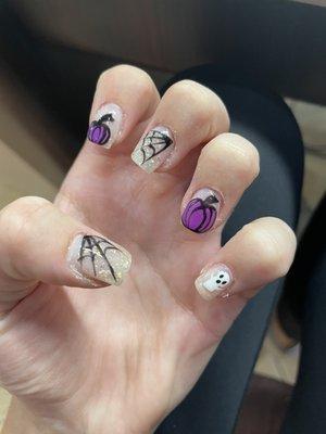 Love my spooky Halloween nails.