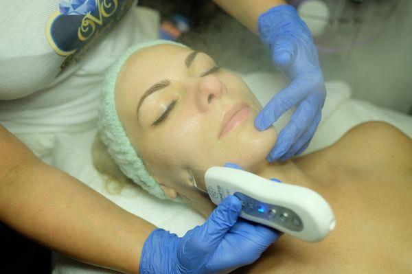 Ultrasonic Scrubber Facial