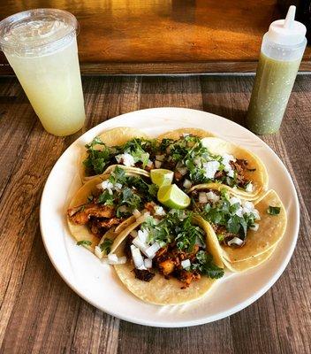 Tacos De Al Pastor Y Carnitas Con una Aguita de Guava, Yum Yum!!