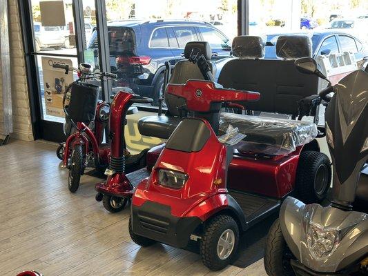 2 passenger scooters available ! Couples look great