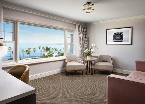 Classic King Suite Ocean Living Room