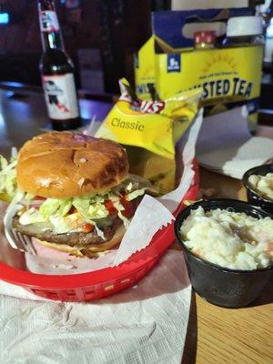 Cheeseburger with coleslaw and chips