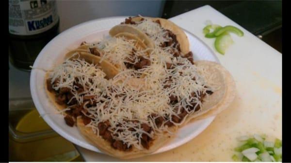 Tacos de Asada con queso