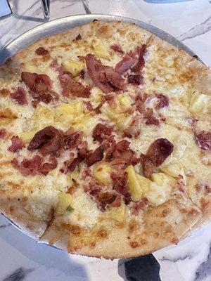 Pineapple and ham pizza