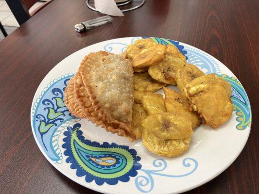 Empanada (Pastelito) & Tostones