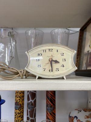 I really wanted this vtg alarm clock but it was too small for what I'm looking for.