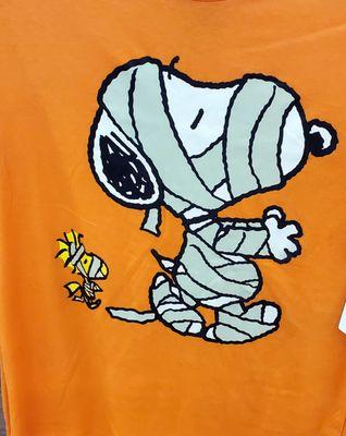 Cute snoopy mummy shirt for Halloween!