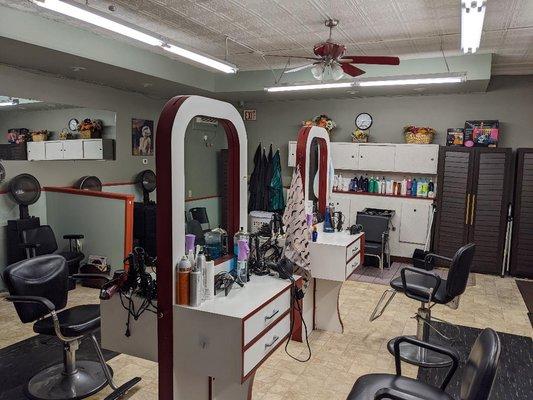 Inside Hyde Park Hair Fashions