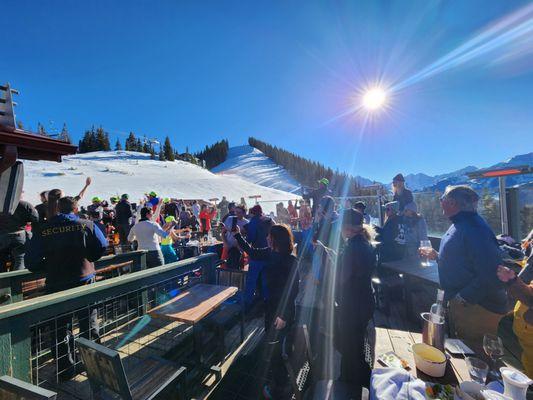 après ski party under the blue skies