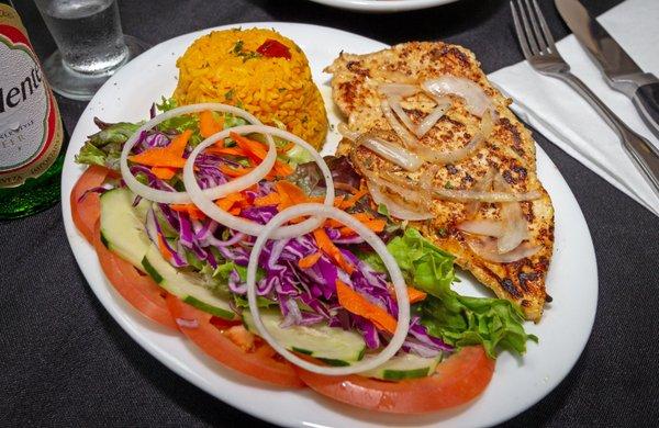 Bistec de Pollo with Yellow Rice and Salad