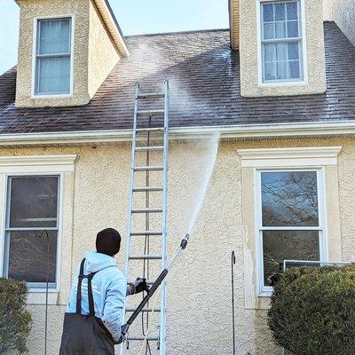 The right equipment and know-how are critical for cleaning stucco houses.