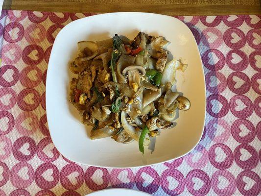 Drunken noodles ($6.95 USD)