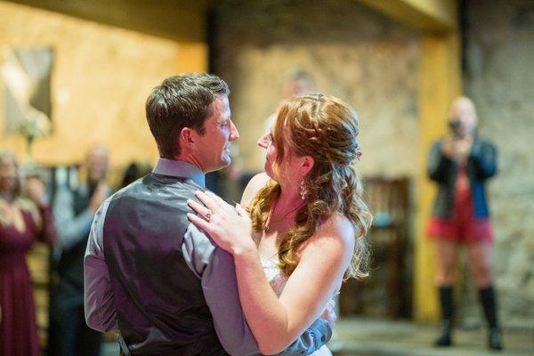 Wedding at the Stone House in Nevada City, CA. Photo credit: https://www.rachelfawnphoto.com/