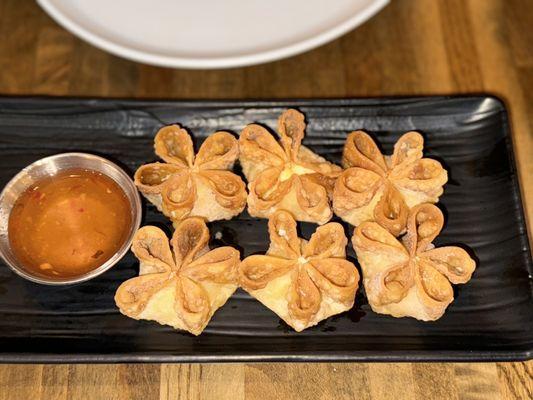 Cream cheese wontons