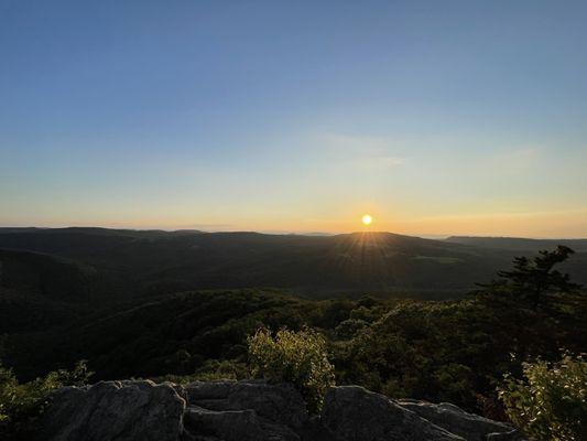 cranny crow overlook