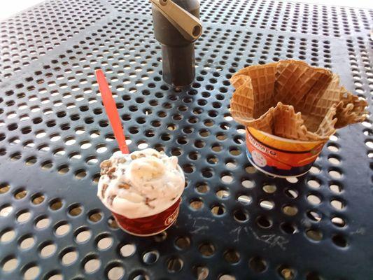 Sweet cream ice creams + pecans mixed ice cream Like it size with Waffle