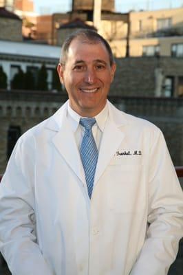 Dr. Rubin Frenkel is an OB-GYN treating patients in Manhattan, NY and the surrounding areas.