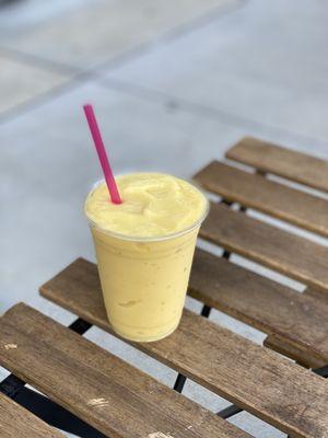 Banana mango smoothie