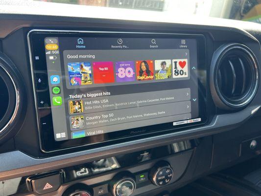 Apple car play works great (wireless)