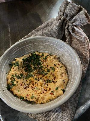 Naan with humus