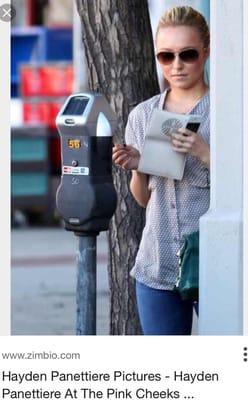 Hayden Panettiere arriving for her Pink Cheeks appointment