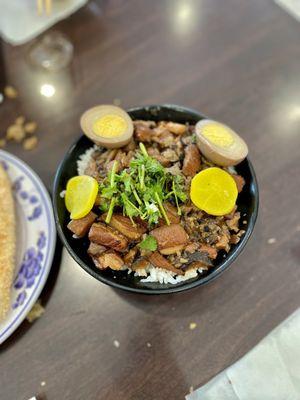 Large braised pork over rice