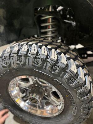 As an authorized Rough Country dealer, Interstate Tire Pros can find and install the perfect lift or leveling kit for your vehicle.