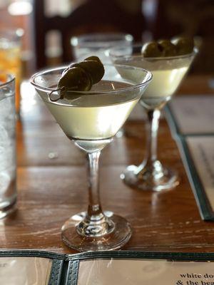 Dirty vodka martini