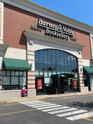 Barnes & Noble Booksellers Holyoke