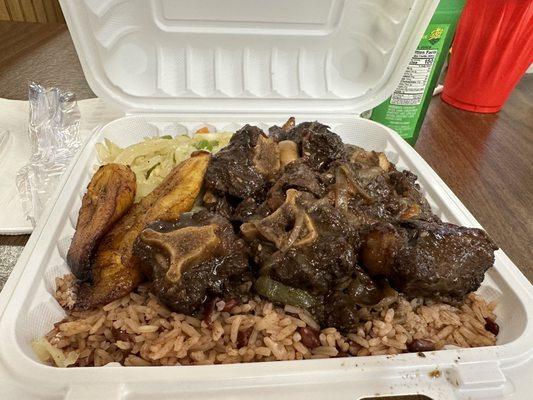 Oxtails dinner with cabbage and coconut rice and peas