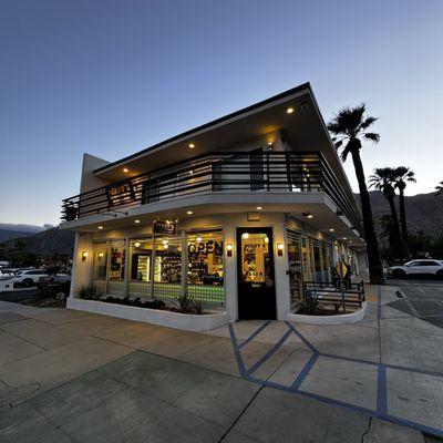 Perry's Fine Wines & Liquors - Palm Springs