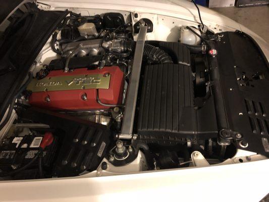 Clean S2000 engine bay.