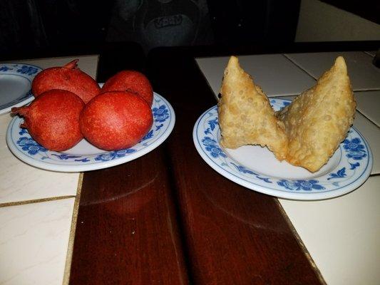 Banana pakora, samosa