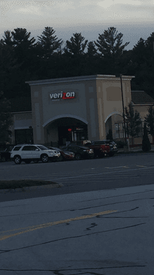 Hooksett Verizon -- 1292 Hooksett Road / Route 3 & 28, Hooksett              Storefront