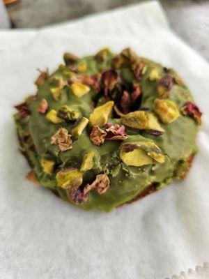 Pistachio matcha donut