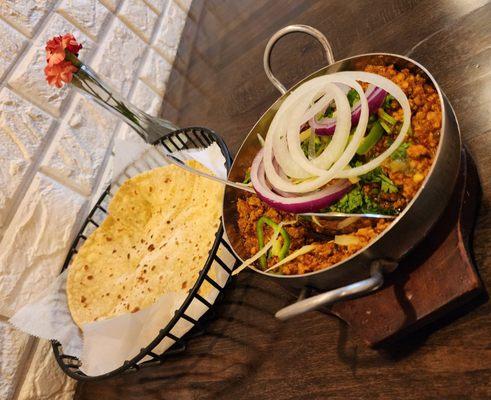 Chicken mirch qeema with tawa roti