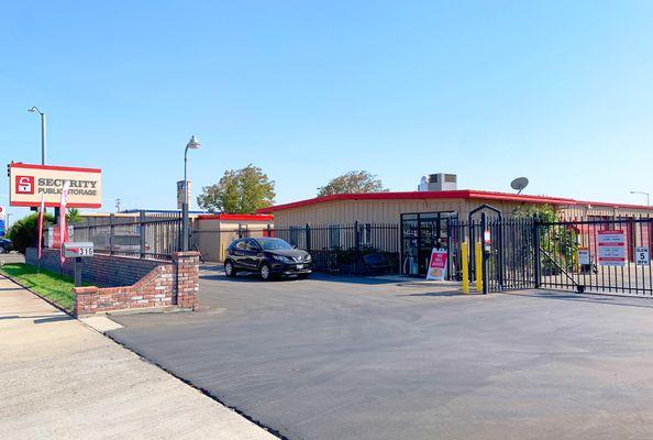 Self Storage Open 7 Days a Week in Manteca, CA.