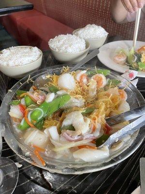 Seafood pan fried noodle