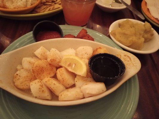 Steamed scallops with a side of mashed potatoes