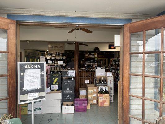 Great to buy wine drive from where you stay in Waikola area buy wine here save lots$$$