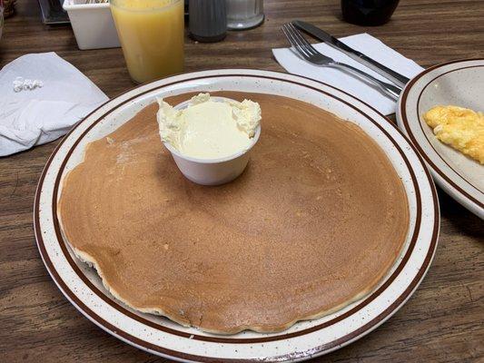 Pancake, served with small cup of butter and a bottle of syrup. IT IS VERY BIG  Come hungry!